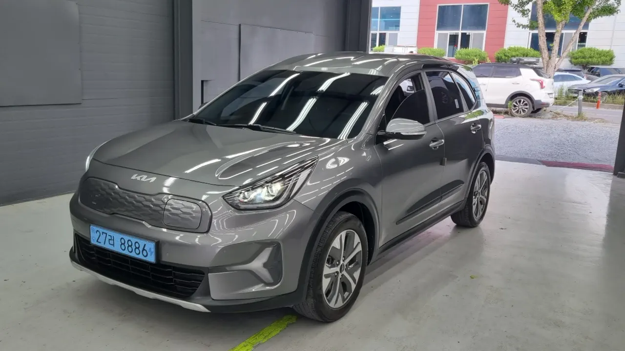 KIA NIRO PLUS 2024 — 16 316 км, серый, Корея — под ключ — фото 12