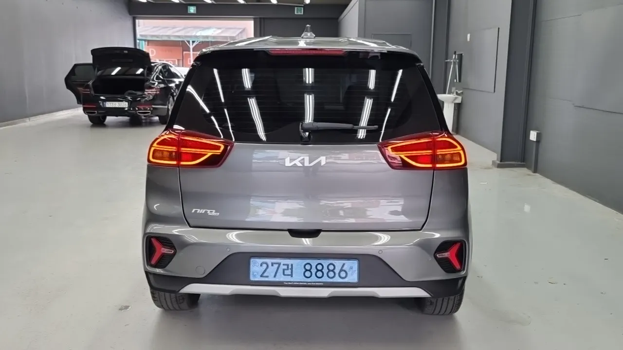 KIA NIRO PLUS 2024 — 16 316 км, серый, Корея — под ключ — фото 4