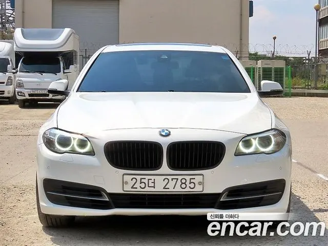 BMW 5 SERIES 2015 — 129 000 км, белый, Корея — под ключ — фото 1