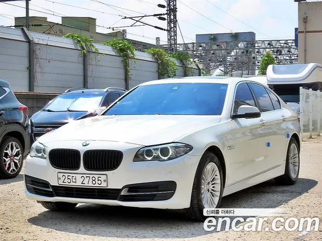 BMW 5 SERIES 2015 — 129 000 км, белый, Корея — под ключ — фото 2