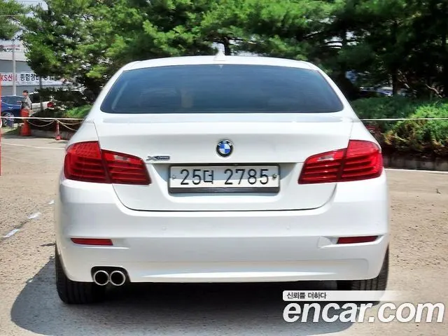 BMW 5 SERIES 2015 — 129 000 км, белый, Корея — под ключ — фото 4