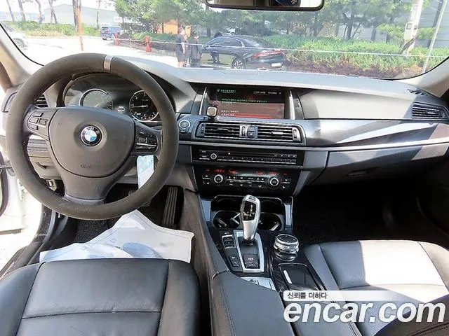 BMW 5 SERIES 2015 — 129 000 км, белый, Корея — под ключ — фото 7