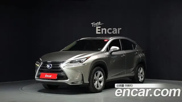 LEXUS NX300H 2015 — 71 938 км, серебристый, Корея — под ключ — фото 1