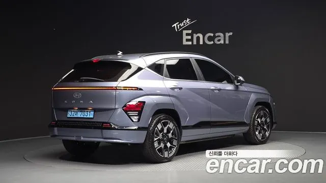 HYUNDAI KONA ELECTRIC 2023 — 52 139 км, светло-серебристый, Корея — под ключ — фото 2