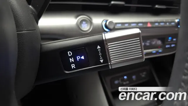 HYUNDAI KONA ELECTRIC 2023 — 52 139 км, светло-серебристый, Корея — под ключ — фото 9