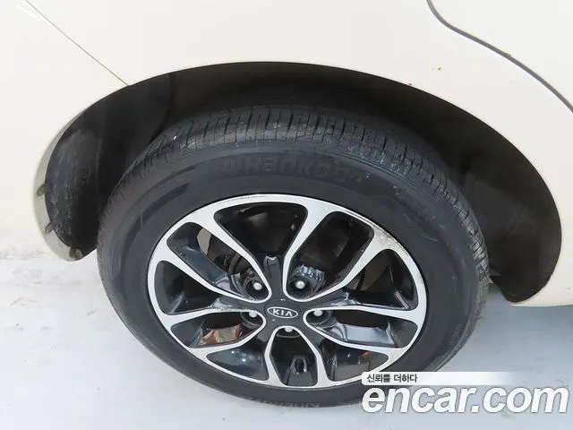 KIA SOUL 2010 — 172 395 км, белый-перламутр, Корея — под ключ — фото 5