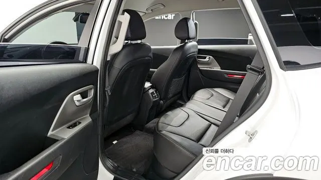 KIA NIRO PLUS 2024 — 113 365 км, белый, Корея — под ключ — фото 11