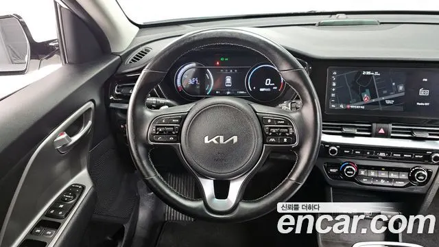 KIA NIRO PLUS 2024 — 113 365 км, белый, Корея — под ключ — фото 12