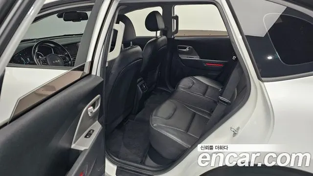 KIA NIRO PLUS 2023 — 117 592 км, белый, Корея — под ключ — фото 11