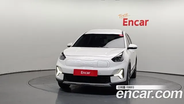 KIA NIRO PLUS 2023 — 117 592 км, белый, Корея — под ключ — фото 3