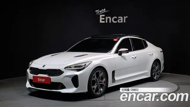 KIA STINGER 2018 — 143 383 км, белый, Корея — под ключ — фото 1