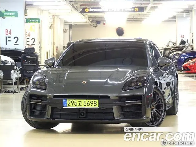 PORSCHE PANAMERA 976 2025