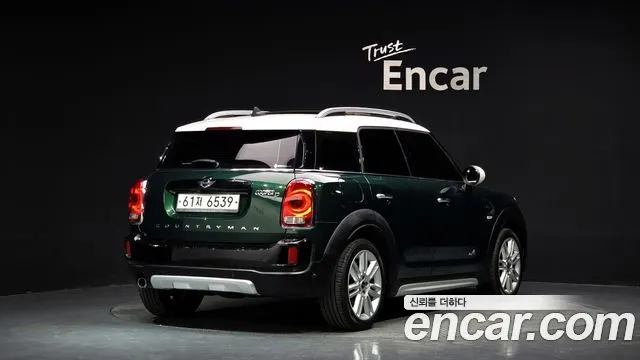 MINI COOPER D COUNTRYMAN 2018 — 125 766 км, тёмно-зелёный, Корея — под ключ — фото 1