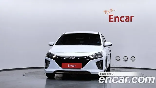 HYUNDAI IONIQ ELECTRIC 2019 — 130 662 км, белый, Корея — под ключ — фото 3