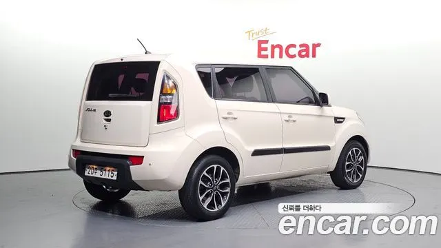 KIA SOUL 2011 — 77 302 км, белый-перламутр, Корея — под ключ — фото 2