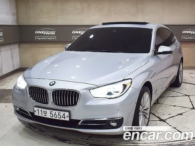 BMW 5 SERIES GT 2015 — 124 100 км, серебристый, Корея — под ключ — фото 1