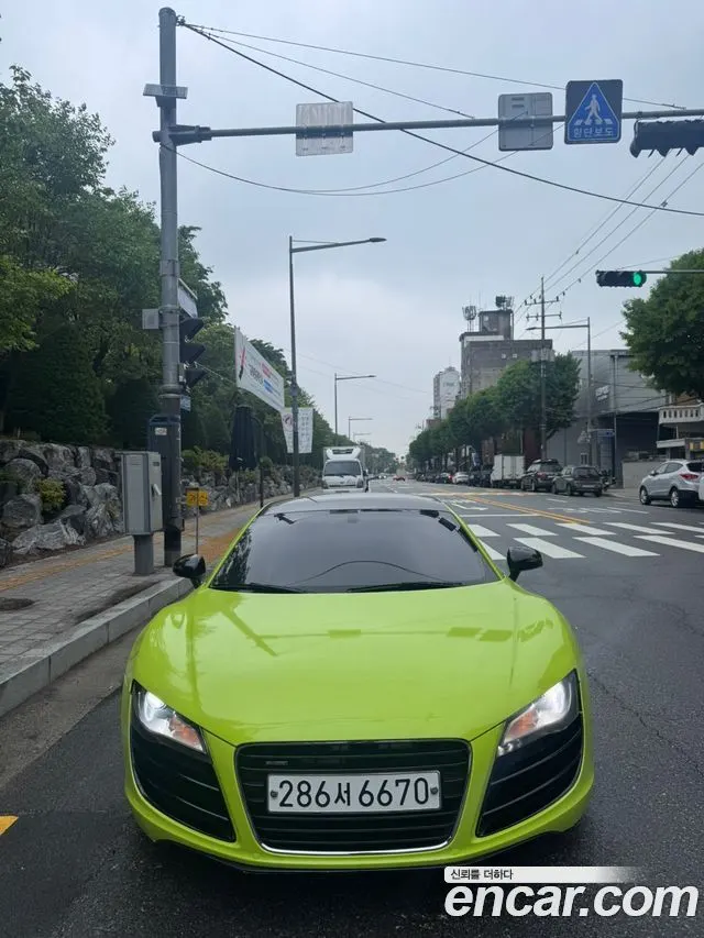 AUDI R8 2010
