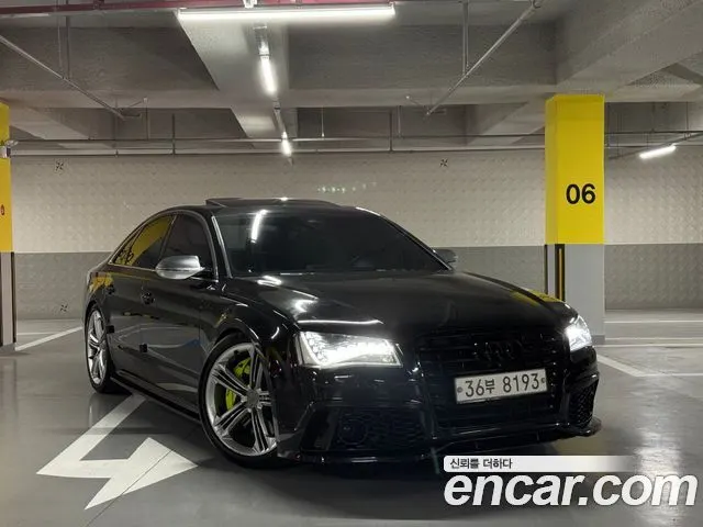 AUDI S8 2014