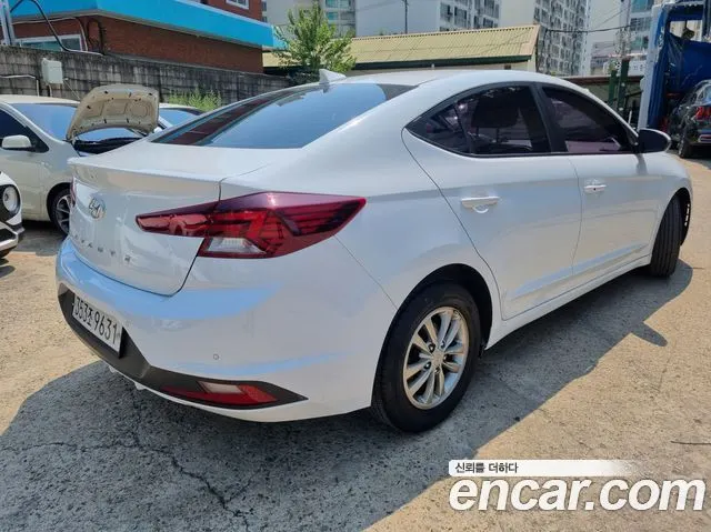 HYUNDAI AVANTE 2019 — 124 000 км, белый, Корея — под ключ — фото 2