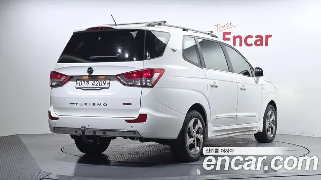 KGM KORANDO TURISMO 2018 — 118 670 км, белый, Корея — под ключ — фото 2