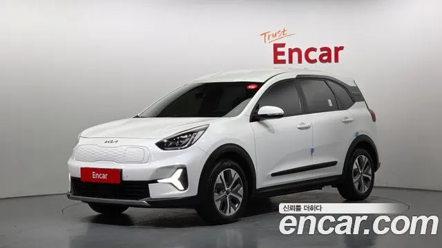 KIA NIRO PLUS 2024 — 28 300 км, белый, Корея — под ключ — фото 1