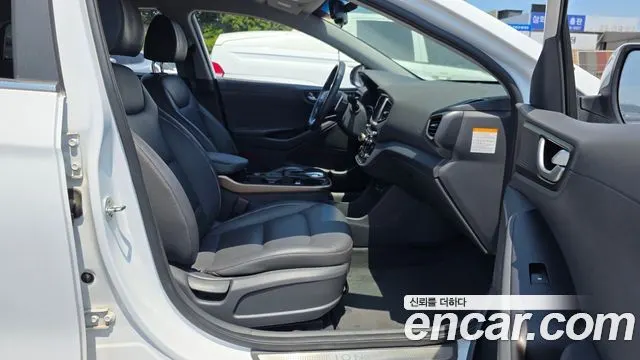 HYUNDAI IONIQ ELECTRIC 2017 — 111 145 км, белый, Корея — под ключ — фото 11