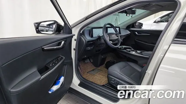KIA EV6 2022 — 96 337 км, белый-перламутр, Корея — под ключ — фото 10