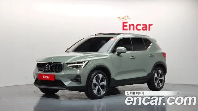 VOLVO XC40 2023
