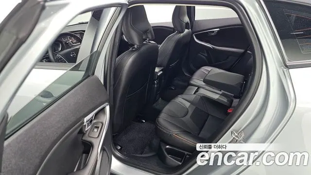 VOLVO V40 CROSS COUNTRY 2019 — 58 667 км, серебристый, Корея — под ключ — фото 12