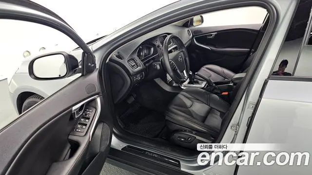VOLVO V40 CROSS COUNTRY 2019 — 58 667 км, серебристый, Корея — под ключ — фото 10