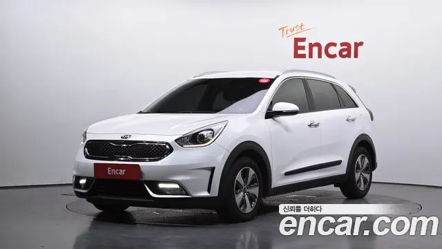 KIA NIRO 2018 — 162 468 км, белый, Корея — под ключ — фото 1
