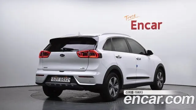 KIA NIRO 2018 — 162 468 км, белый, Корея — под ключ — фото 2