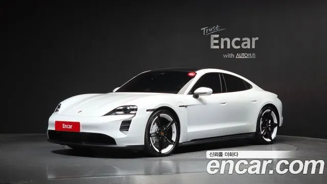 PORSCHE TAYCAN 2023