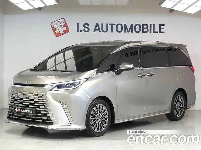 LEXUS LM 2025