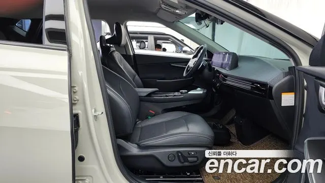 KIA EV6 2022 — 96 337 км, белый-перламутр, Корея — под ключ — фото 11