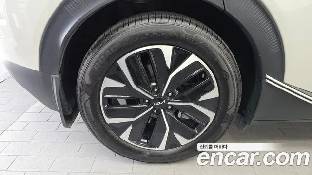 KIA EV6 2022 — 96 337 км, белый-перламутр, Корея — под ключ — фото 5