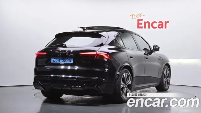 MASERATI GRECALE — из Кореи под ключ