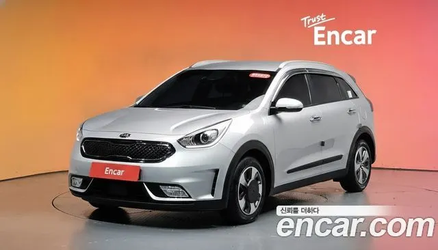 KIA NIRO 2018 — 43 683 км, серебристо-серый, Корея — под ключ — фото 2