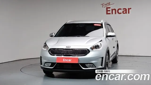 KIA NIRO 2018 — 43 683 км, серебристо-серый, Корея — под ключ — фото 3