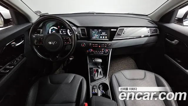 KIA NIRO 2018 — 43 683 км, серебристо-серый, Корея — под ключ — фото 7