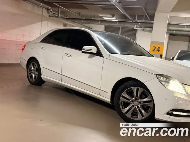 MERCEDES-BENZ E-CLASS W212 2013 — 228 000 км, белый, Корея — под ключ — фото 1