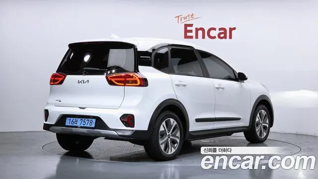 KIA NIRO PLUS 2023 — 24 496 км, белый, Корея — под ключ — фото 2