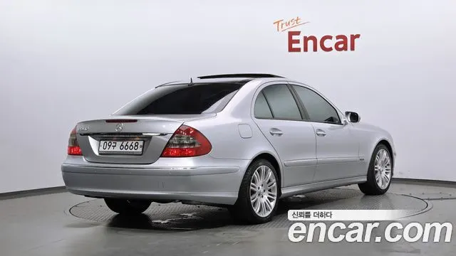 MERCEDES-BENZ E-CLASS W211 2007 — 222 589 км, серебристо-серый, Корея — под ключ — фото 2
