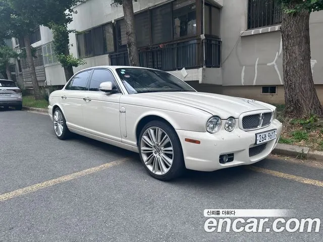 JAGUAR NEW XJ 2008 — 89 000 км, белый-перламутр, Корея — под ключ — фото 1