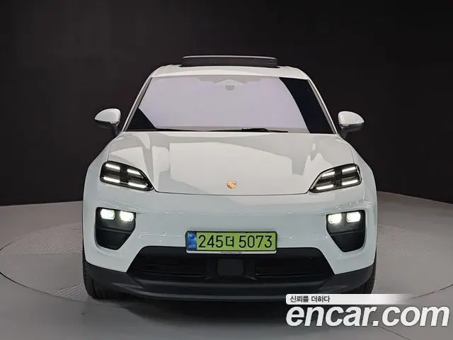 PORSCHE MACAN 2025
