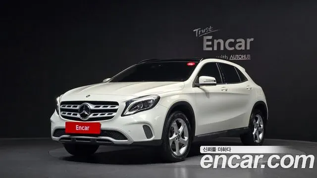 MERCEDES-BENZ GLA-CLASS X156 2018 — 52 941 км, белый, Корея — под ключ — фото 1
