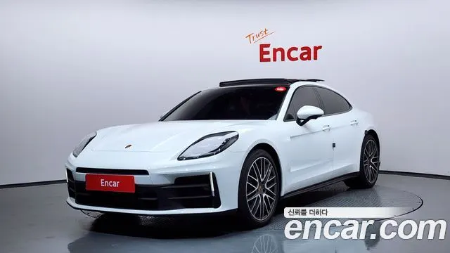 PORSCHE PANAMERA 976 2024