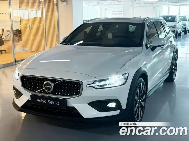 VOLVO V60 CROSS COUNTRY 2025