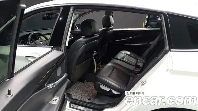 BMW 5 SERIES GT 2017 — 101 787 км, белый, Корея — под ключ — фото 12