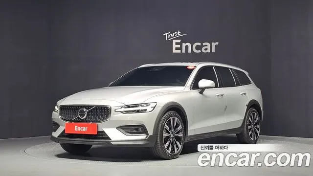 VOLVO V60 CROSS COUNTRY 2024
